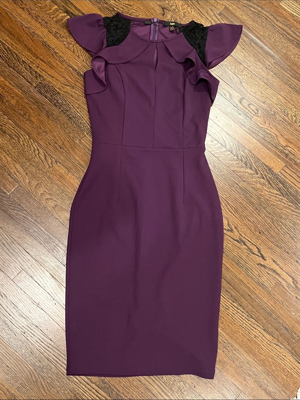 Sleeveless Ruffle-Trim Sheath Dress in Plum Size Small